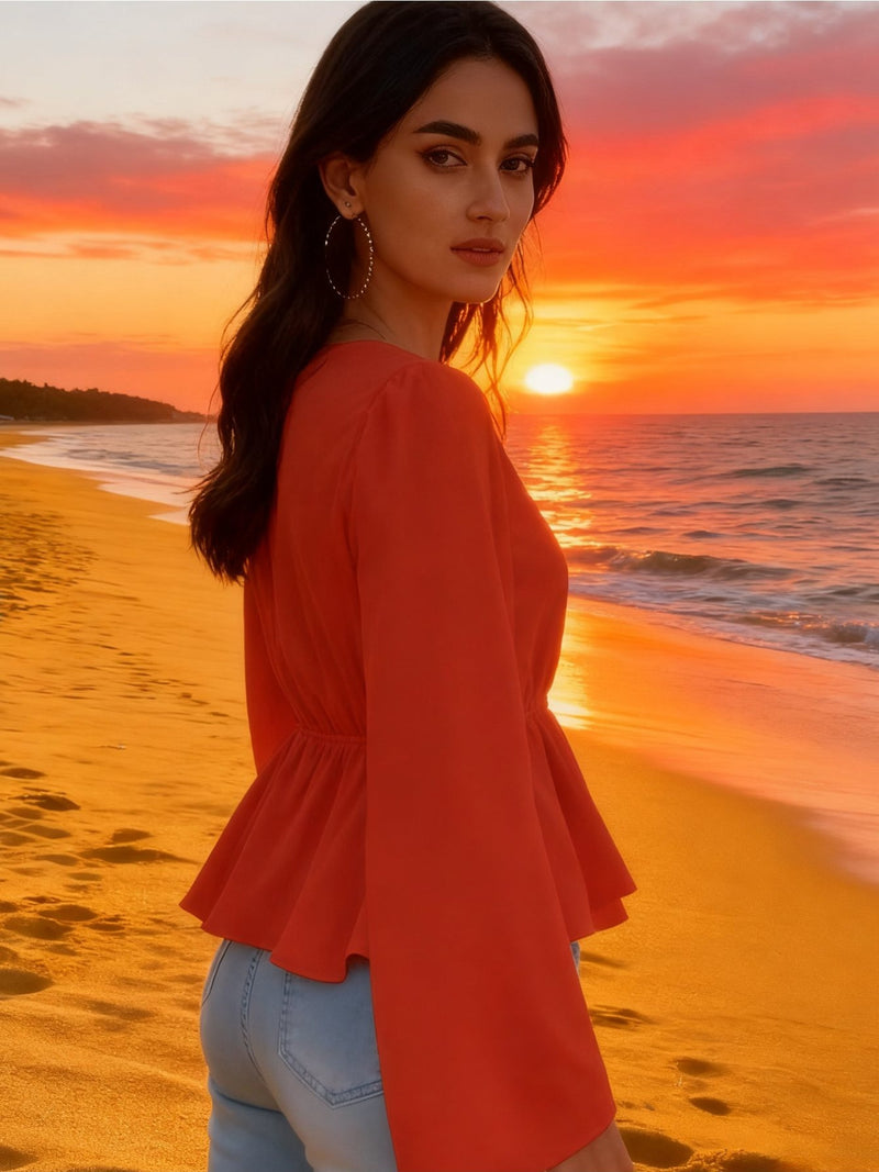 Blusa curta elegante e feminina com decote em V profundo e manga trombeta