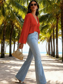 Blusa curta elegante e feminina com decote em V profundo e manga trombeta